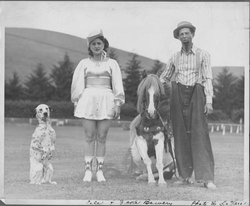 #3861 ; Spotted Dog &amp; Pony posing with Cele &amp; Zeke Bowery