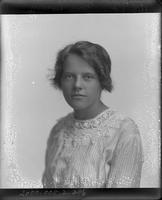 [Carte de Visite single portrait of adult Female]