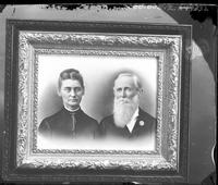 Photograph of a framed Wantland Parents portrait