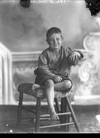 [Carte de Visite single portrait of an young Boy sitting]