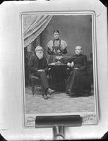 Photograph of a framed Wantland Family portrait