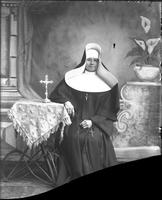 [Single portrait of a Nun]