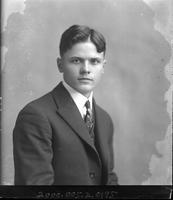 [Carte de Visite single portrait of adult Male]