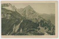 Blick vom kreuzjoch auf Kreuzeck und Zugspitze