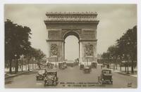 Paris--L'Arc de Triomphe vu de L'Avenue des Champs-Elysees