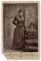 [cabinet card portrait of a woman]