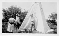 Assembling teepee Aug. 1928