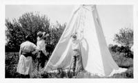 Assembling teepee Aug. 1928 Arnold's Dude Ranch