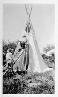 Assembling teepee Aug 1928